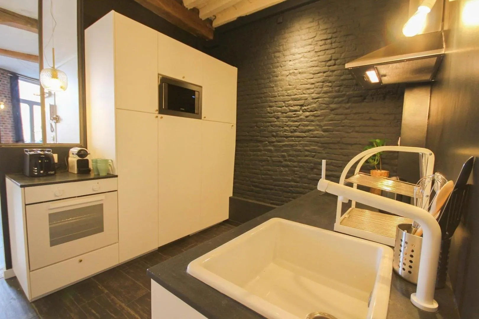 Old Town Apartment With View Lille 0*,  França